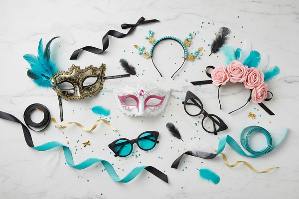 Costumes & accessories
