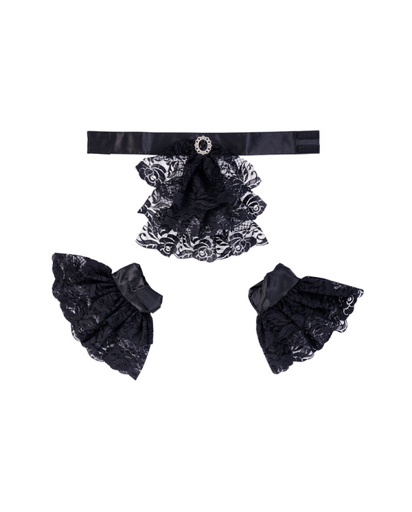 Set with black gorget and wristbands